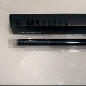 NIB IL Makiage concealer brush